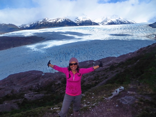 Rodora in front of Glacier Grey